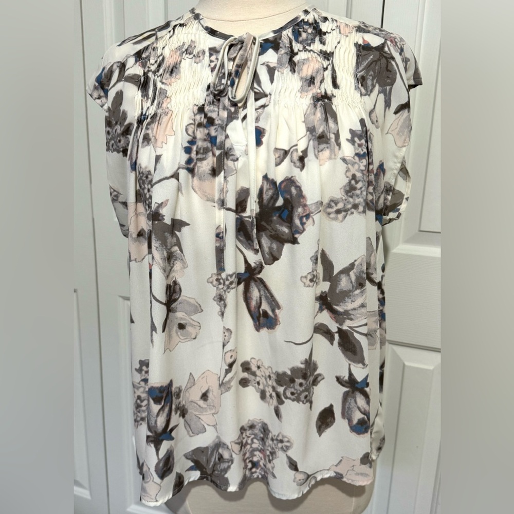2 for $20 Tops Asher by fab’rik Blouse Grey Light Pink Floral Size Medium NWOT